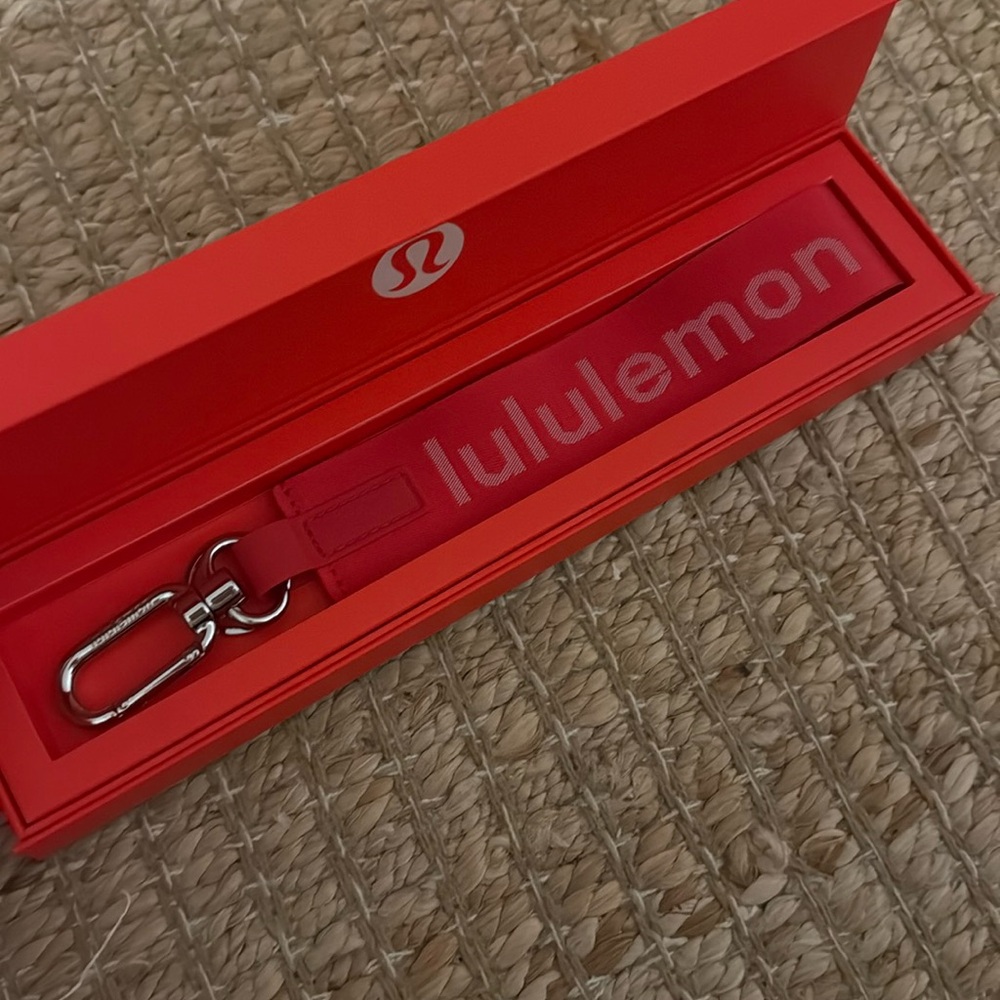 NWT Lululemon Pinnacle Member Key Chain - red, white, and silver exclusive